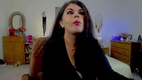 Snapshot of desirehellen chatting on 19, 5, 2026 HellenMoon online show from 19, 5, 2026