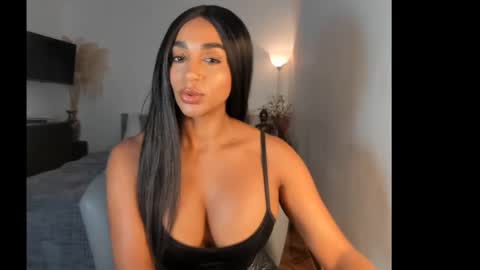 Snapshot of destinnemil chatting on 12, 1, 2025 Destinne Mill online show from 12, 1, 2025