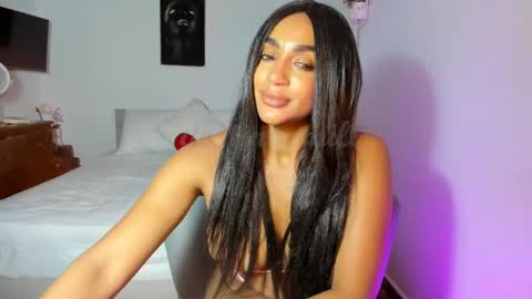 Snapshot of destinnemil chatting on 20, 2, 2025 Destinne Mill online show from 20, 2, 2025