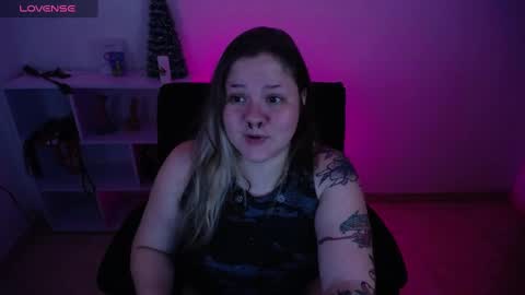 Snapshot of destroyall420 chatting on 3, 1, 2025 Lola Bdsm and fries online show from 3, 1, 2025