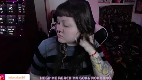 Snapshot of destroyall420 chatting on 26, 10, 2025 Lola Bdsm and fries online show from 26, 10, 2025