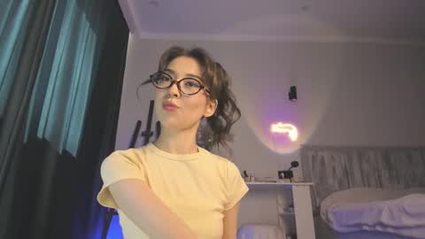 Snapshot of devaivy chatting on 10, 9, 2025 Deva online show from 10, 9, 2025