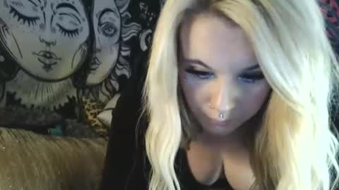 Snapshot of devyn_winter chatting on 30, 9, 2025 devyn winter online show from 30, 9, 2025