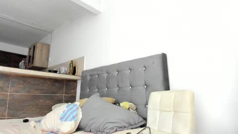 thumb up me please its important online show from 5, 1, 2026