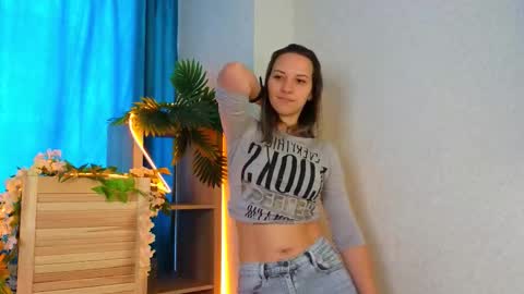 Snapshot of di_long chatting on 18, 10, 2025 Diane online show from 18, 10, 2025