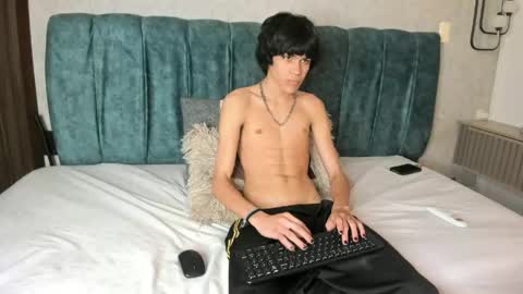 Snapshot of diamond_twink chatting on 9, 6, 2026 diamond_twink online show from 9, 6, 2026