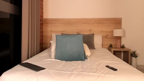 Dilarahkesh  online show from 1, 2, 2025