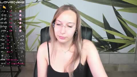 Snapshot of dina_sunshine chatting on 29, 11, 2025 Dina online show from 29, 11, 2025