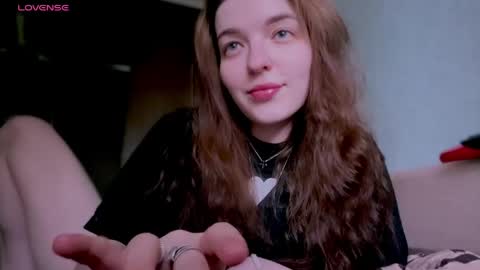 Diora  Sam  online show from 8, 5, 2026