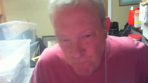 Snapshot of dirkpitt223 chatting on 4, 12, 2024 DirtkPitt Fun guy working online show from 4, 12, 2024