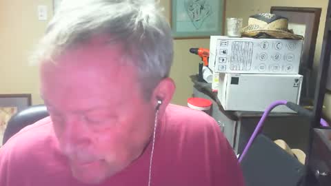 Snapshot of dirkpitt223 chatting on 12, 12, 2024 DirtkPitt Fun guy working online show from 12, 12, 2024