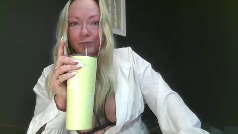 Snapshot of dirtylittlejess chatting on 4, 10, 2025 dirtylittlejess online show from 4, 10, 2025