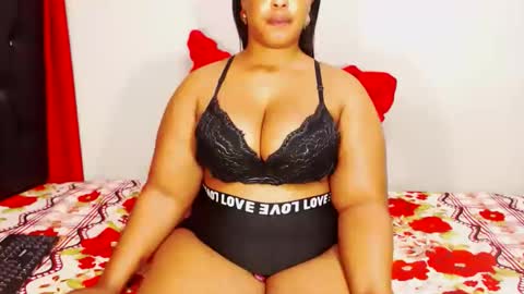 Snapshot of divinebooty93 chatting on 3, 10, 2025 divinebooty93 online show from 3, 10, 2025
