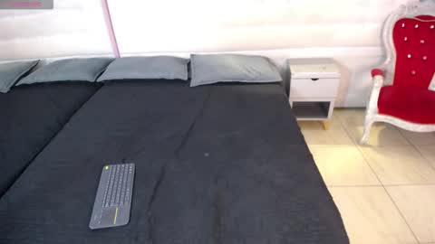 Snapshot of divinelust_ chatting on 14, 10, 2025 DivineLust online show from 14, 10, 2025