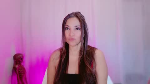 DivineLynn online show from 23, 2, 2025