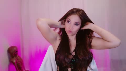 DivineLynn online show from 10, 3, 2025