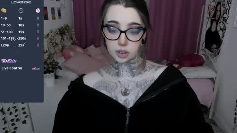 dixipixi_ online show from 4, 4, 2026