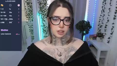 Snapshot of dixipixi_ chatting on 24, 4, 2026 dixipixi_ online show from 24, 4, 2026