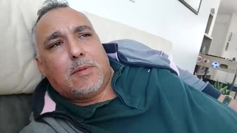 djeauzy77 online show from 8, 4, 2026