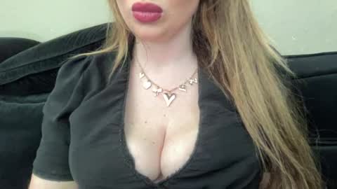 Snapshot of djelina940 chatting on 8, 8, 2026 djelina940 online show from 8, 8, 2026