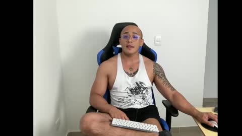 Snapshot of doctorgymxxx95 chatting on 28, 9, 2025 DoctorGymxxx95 online show from 28, 9, 2025