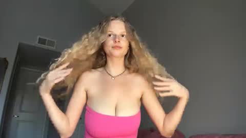 Snapshot of doeeyedpeach chatting on 3, 5, 2026 doeeyedpeach online show from 3, 5, 2026