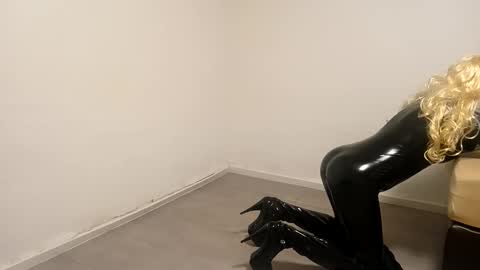 Snapshot of doggy7style chatting on 15, 9, 2025 Carolina online show from 15, 9, 2025