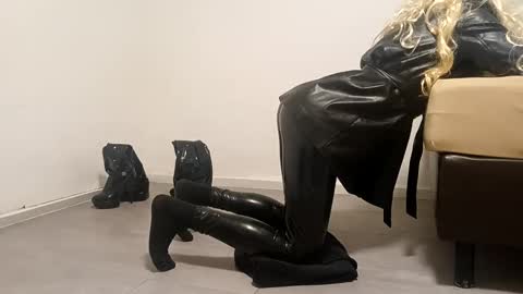 Snapshot of doggy7style chatting on 1, 10, 2025 Carolina online show from 1, 10, 2025
