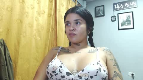 Snapshot of doll_and_thebrown chatting on 8, 10, 2025 doll_and_thebrown online show from 8, 10, 2025