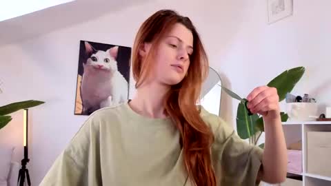 Your doll Lesli online show from 18, 4, 2026