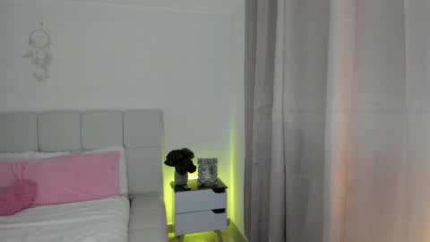 doll_oriana online show from 7, 5, 2026