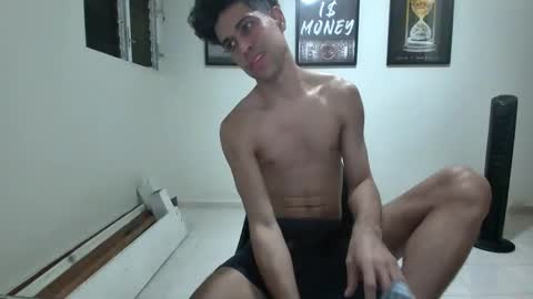 Snapshot of dollarhot30 chatting on 8, 1, 2025 DollarHot30 online show from 8, 1, 2025