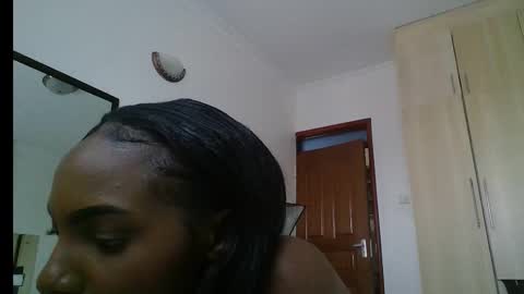 Snapshot of dolldol18 chatting on 27, 2, 2025 Doll online show from 27, 2, 2025