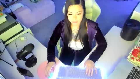 DOLLLFACE online show from 15, 12, 2025