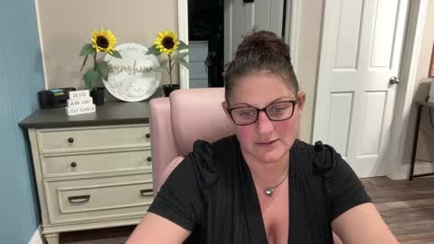 Dolly online show from 5, 3, 2025