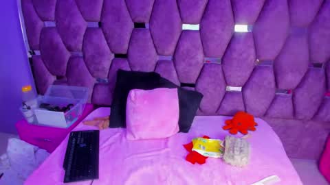 Snapshot of dollyjuicy1 chatting on 3, 10, 2025 dollyjuicy1 online show from 3, 10, 2025