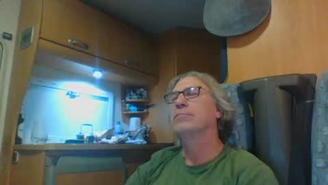 Snapshot of domiande chatting on 12, 11, 2025 domiande online show from 12, 11, 2025