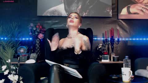 Snapshot of dominatrixeve chatting on 12, 1, 2025 Dominatrix Eve online show from 12, 1, 2025