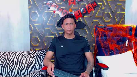 dominic_smith_ online show from 26, 10, 2025