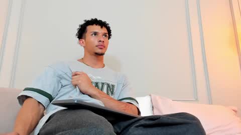 Dominick Star online show from 16, 1, 2025