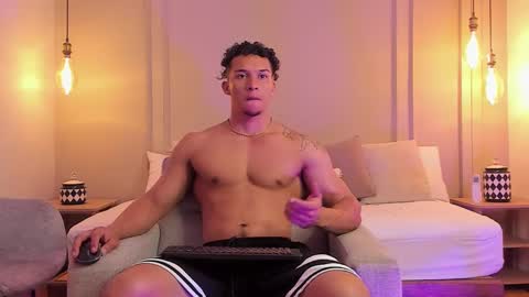 Dominick Star online show from 4, 3, 2025