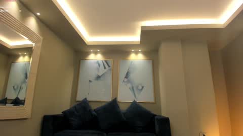 Dominique online show from 6, 1, 2025