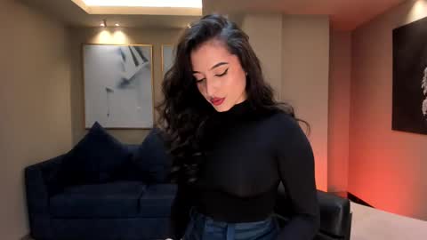 Dominique online show from 5, 3, 2025