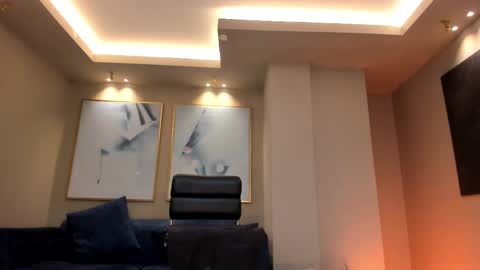 Dominique online show from 9, 3, 2025