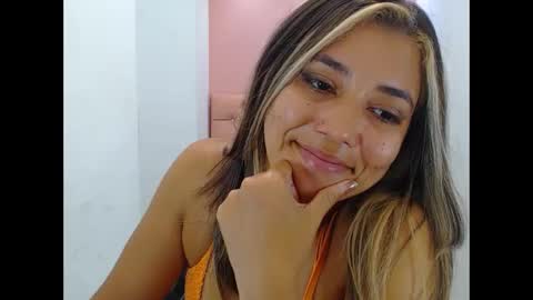 Snapshot of dona_tella chatting on 24, 9, 2025 dona_tella online show from 24, 9, 2025