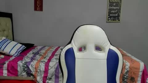 dona_tella online show from 4, 2, 2026