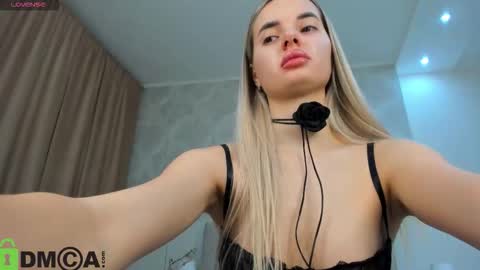 Donna On GMT2 Mon-Fri 3-9 AM online show from 26, 11, 2025