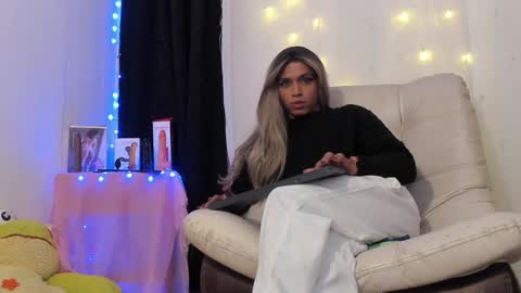 Nicolle online show from 4, 1, 2025