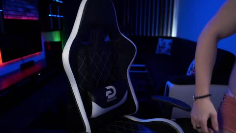 Dorian Reyes online show from 7, 2, 2025