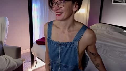 Dorothy Next stream on Monday at 3am-9am online show from 14, 10, 2025